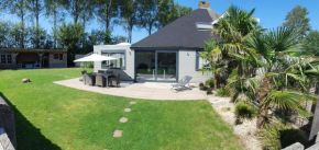 Luxuriöses Ferienhaus Mit Sauna Und Kamin Für 6 Personen Mit Großem Garten In Südlage,
